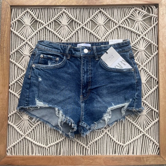 NWT Zara High Rise Distressed Jean Shorts Size 6 - Picture 2 of 4